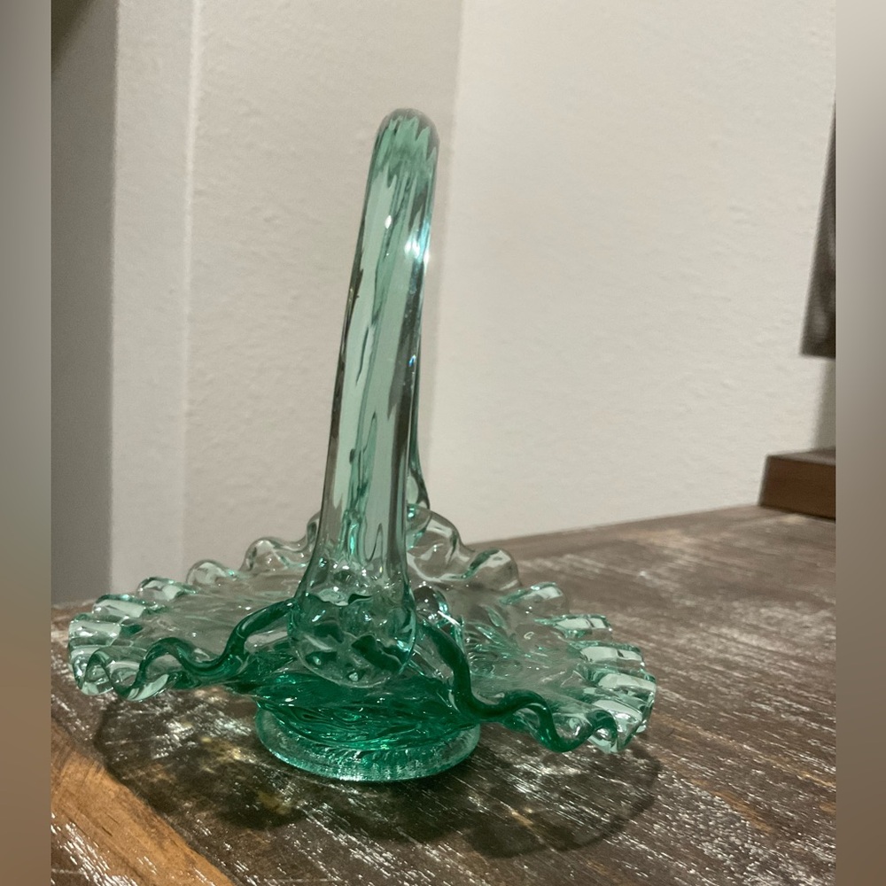 Fenton Green mini basket with ruffled edge